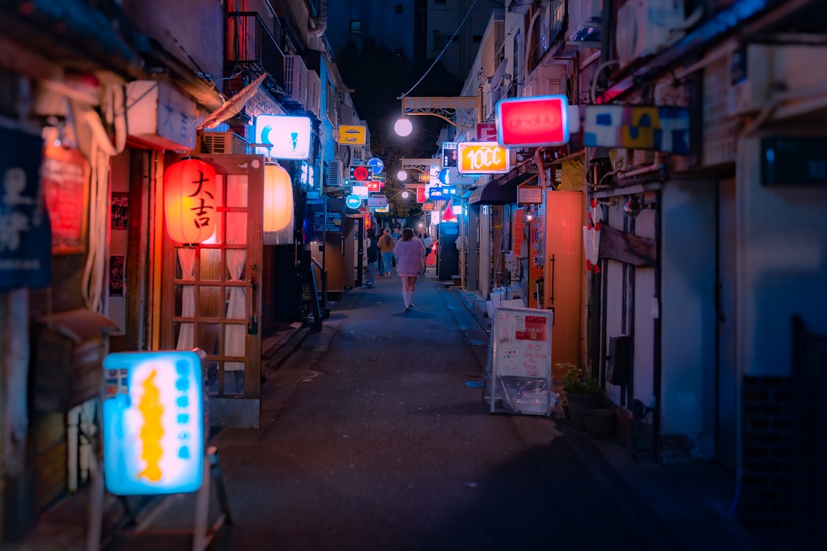 路地裏のネオン